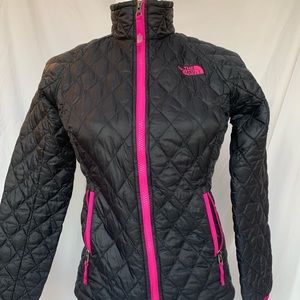 Girls light weight quilted jacket. Barely worn .